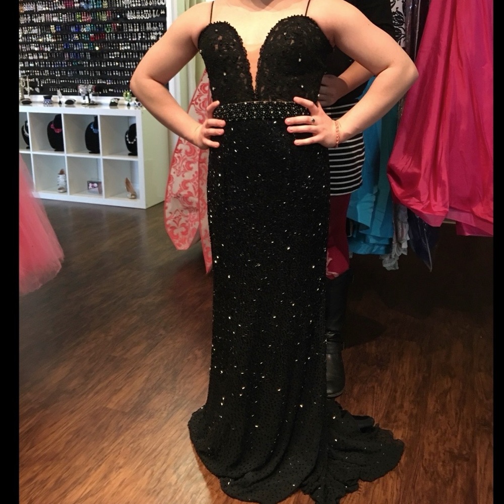 Sweetheart neckline spaghetti strap black beaded prom dress